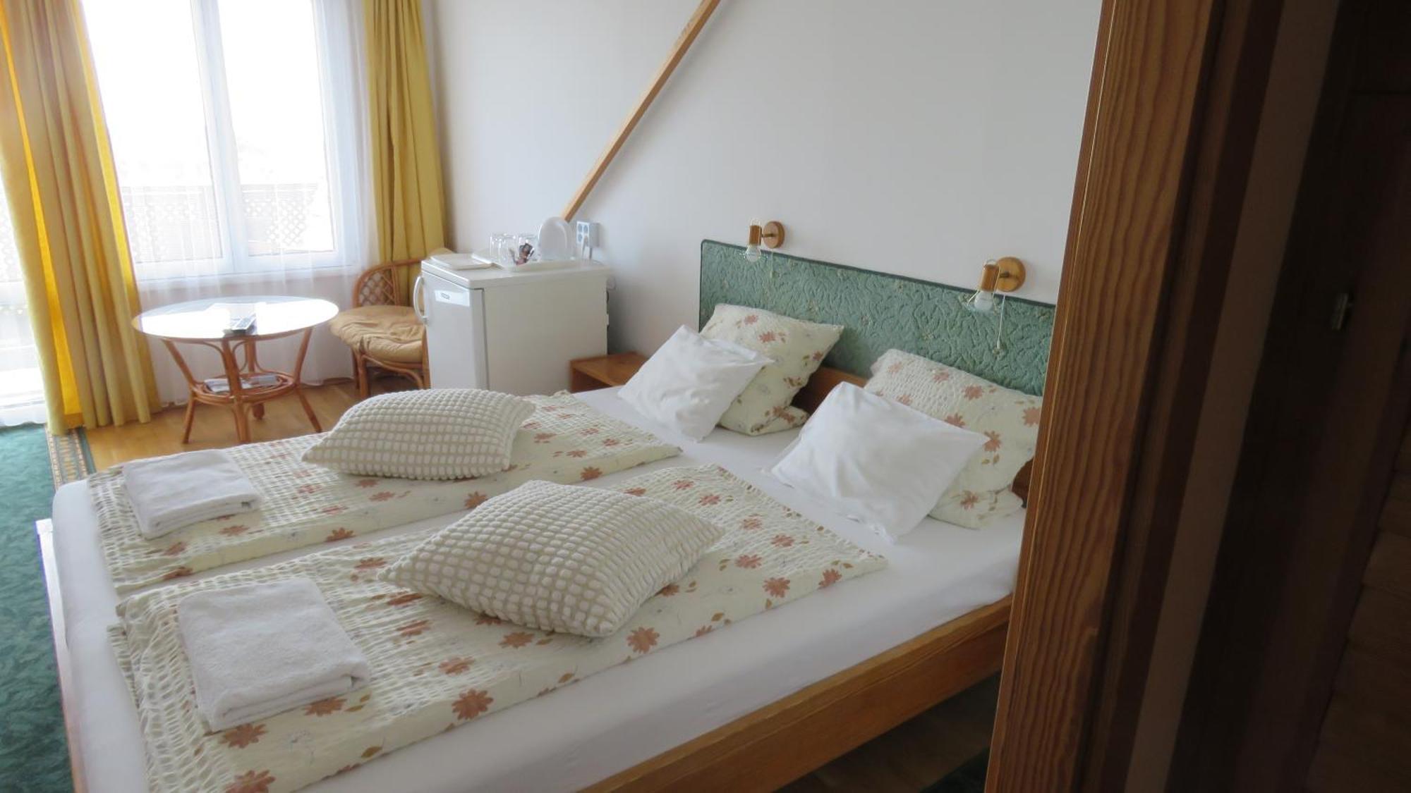 Prima Porta Vendeghaz Hotel Balatonalmádi Buitenkant foto