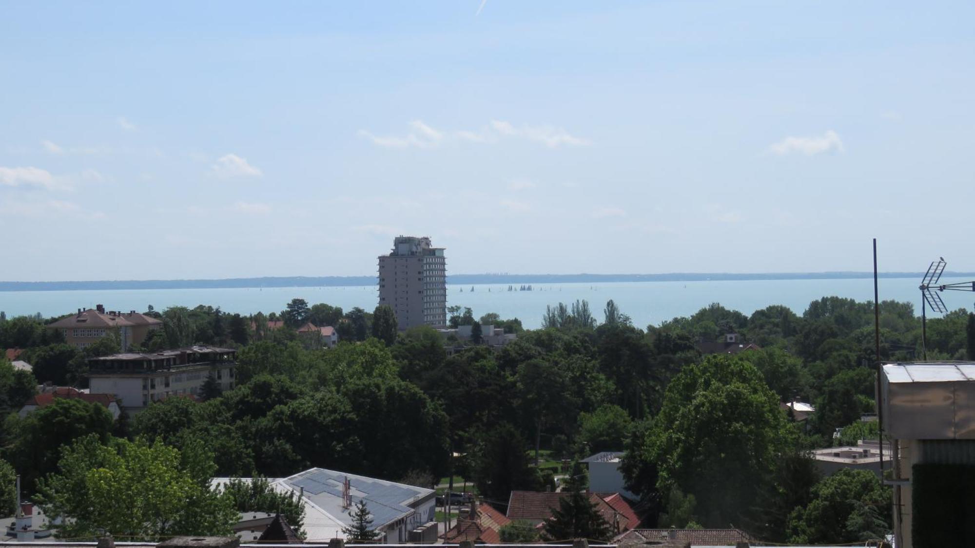Prima Porta Vendeghaz Hotel Balatonalmádi Buitenkant foto