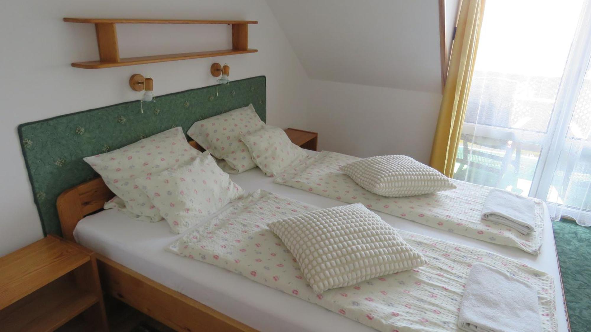 Prima Porta Vendeghaz Hotel Balatonalmádi Buitenkant foto