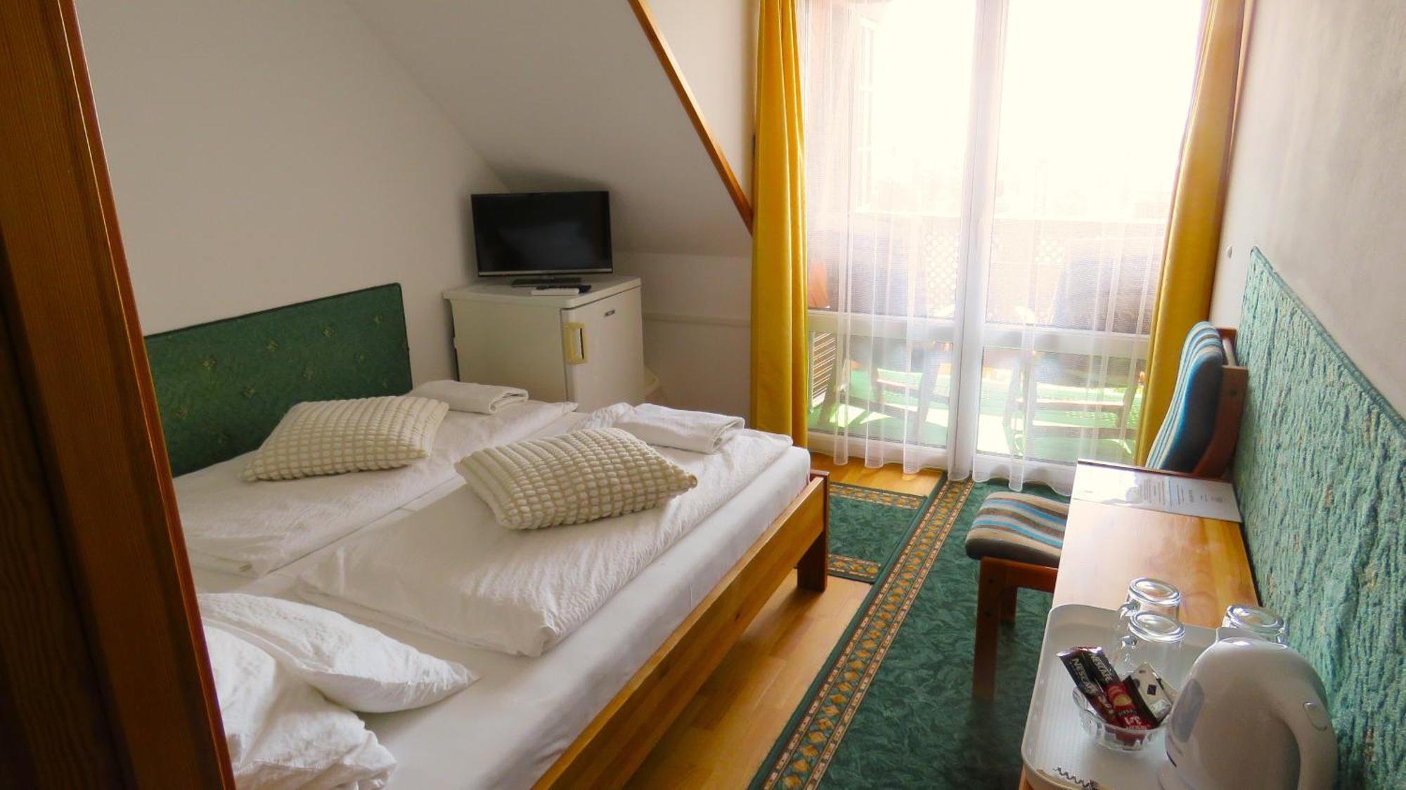 Prima Porta Vendeghaz Hotel Balatonalmádi Buitenkant foto