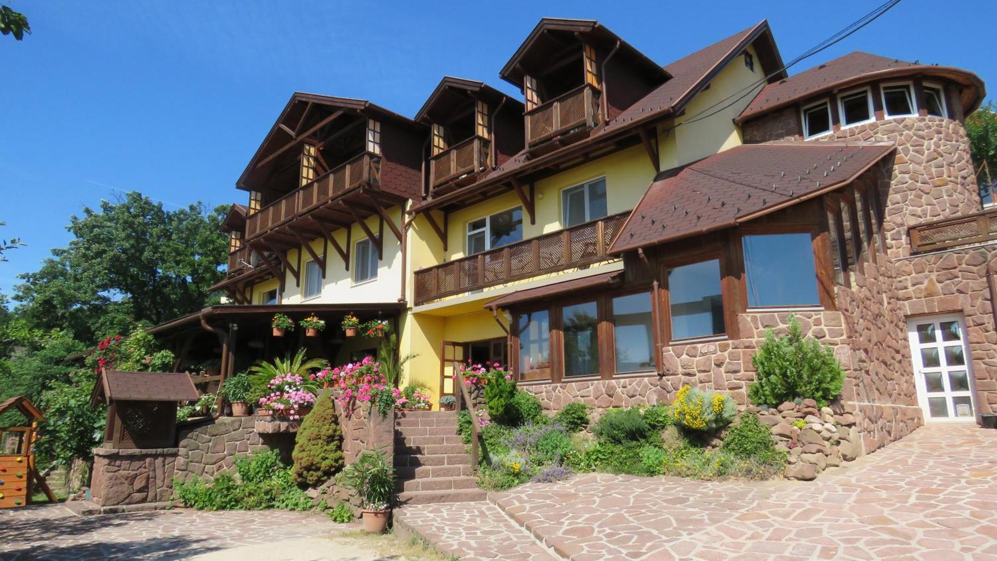 Prima Porta Vendeghaz Hotel Balatonalmádi Buitenkant foto